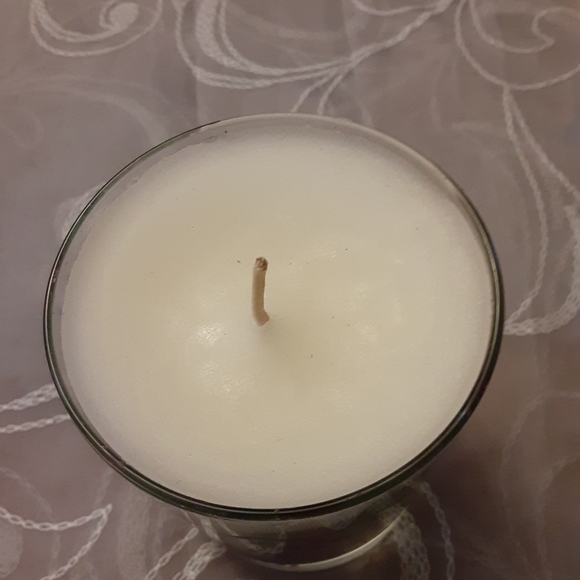 Single Wick Christmas Candle* Never Burned App 4" Tall & 3" Across - Picture 2 of 4